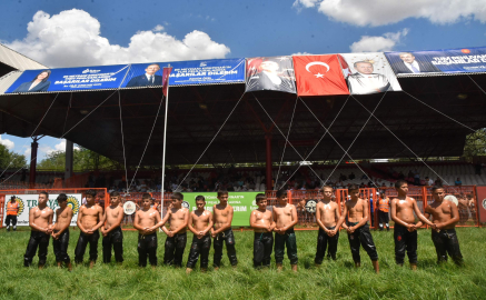 Kırkpınar güreşleri, minik boyda pehlivanların kol bağlamasıyla başladı