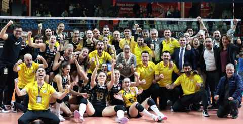 Fenerbahçe’yi altın sette geçerek Final-Four’a çıkan VakıfBank’ta hedef kupa