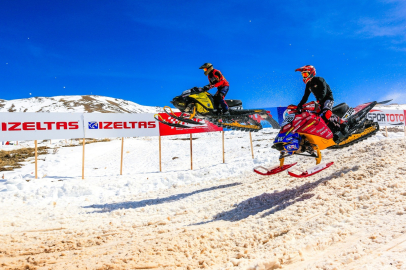 Erciyes’te düzenlenen Dünya Kar Motosikleti Şampiyonası’nda finalistler belli oldu